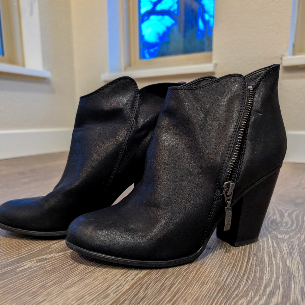 Chunky Heel Black Ankle Boots with Side Zipper